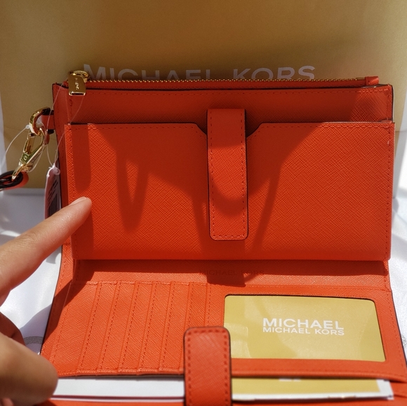 Michael Kors Wristlet/Wallet Double Zip - Picture 2 of 3